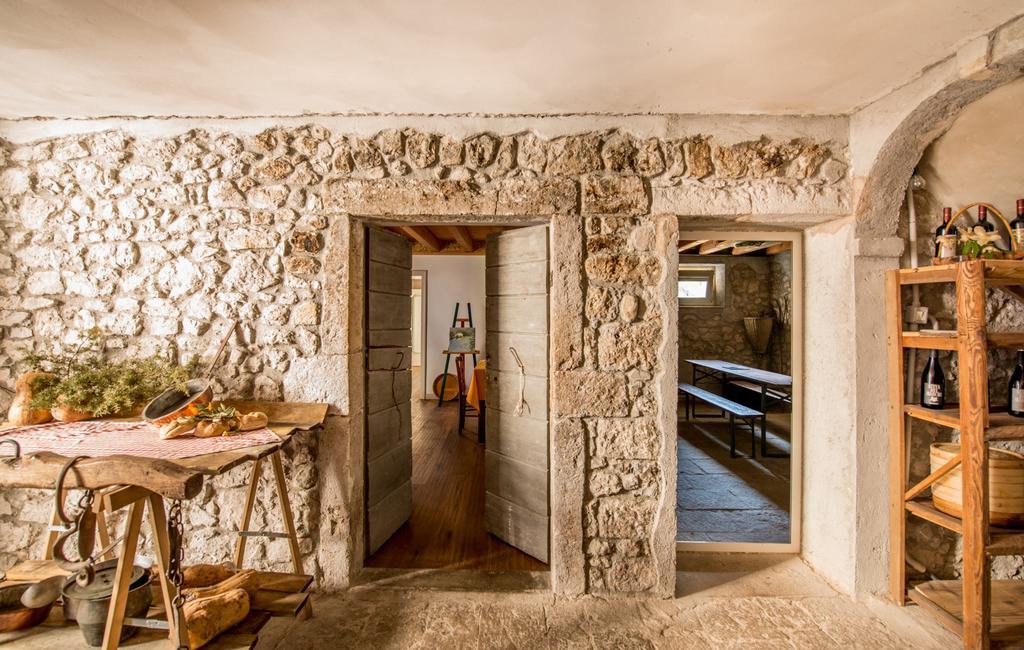 Agriturismo Borgo Titol Tramonti di Sopra Luaran gambar